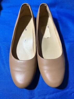 Leather Ballet Flats in Tan - Naturalizer
